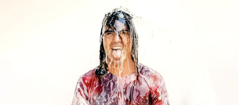 Captura del video con los fundadores de Wild Foods.