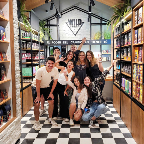 Equipo de Wild Foods en la tienda de Costanera.